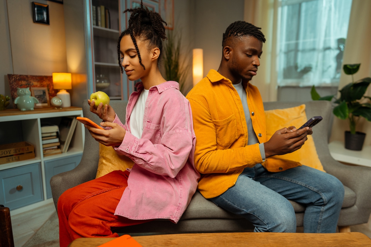 Navigating Relationships in the Digital Age: Insights from Couples Therapy